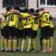 Tower Hamlets players go into a huddle. Image: @thecoldend